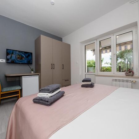 Apartments Vesela Banjol Bilik gambar