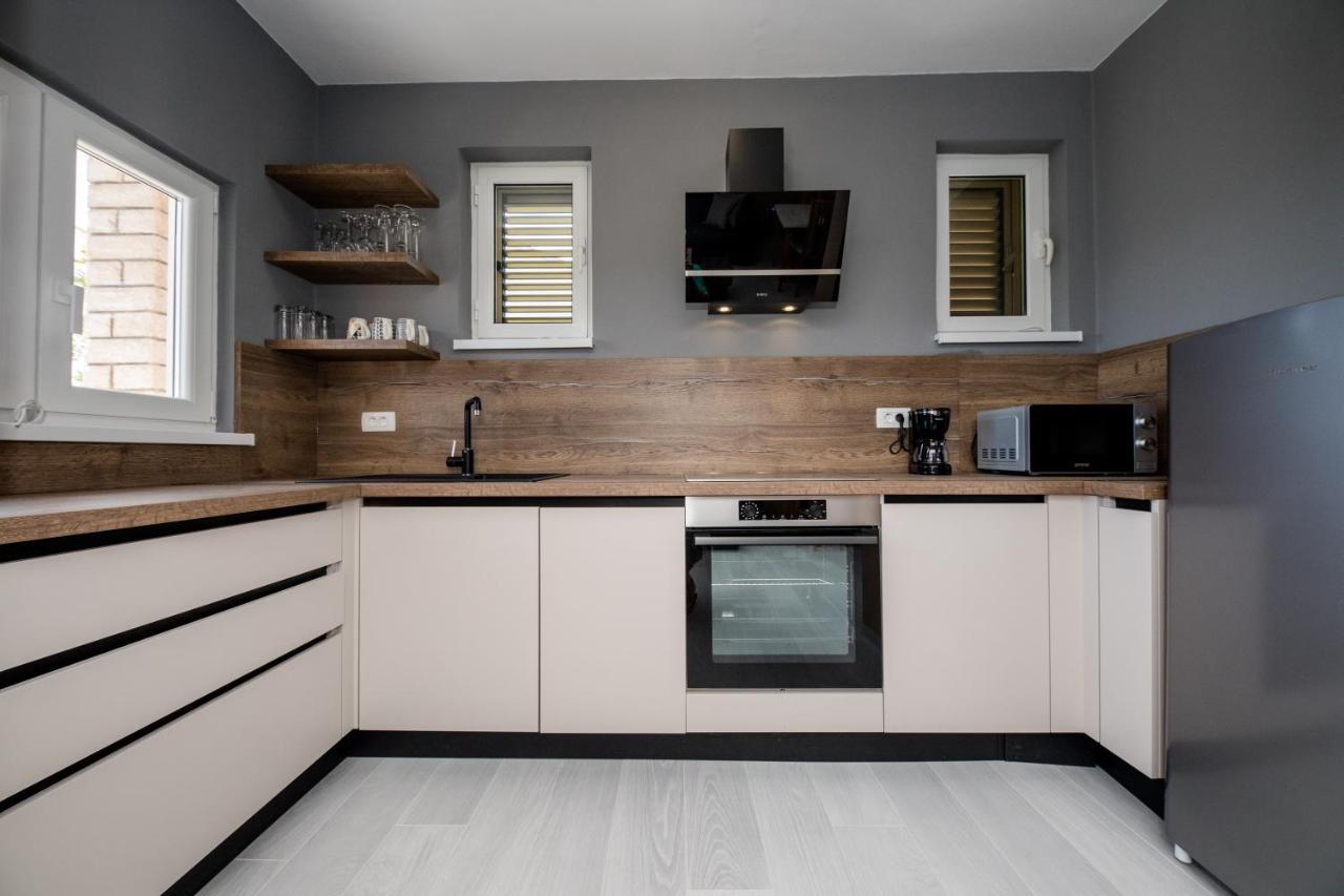 Apartments Vesela Banjol Bilik gambar