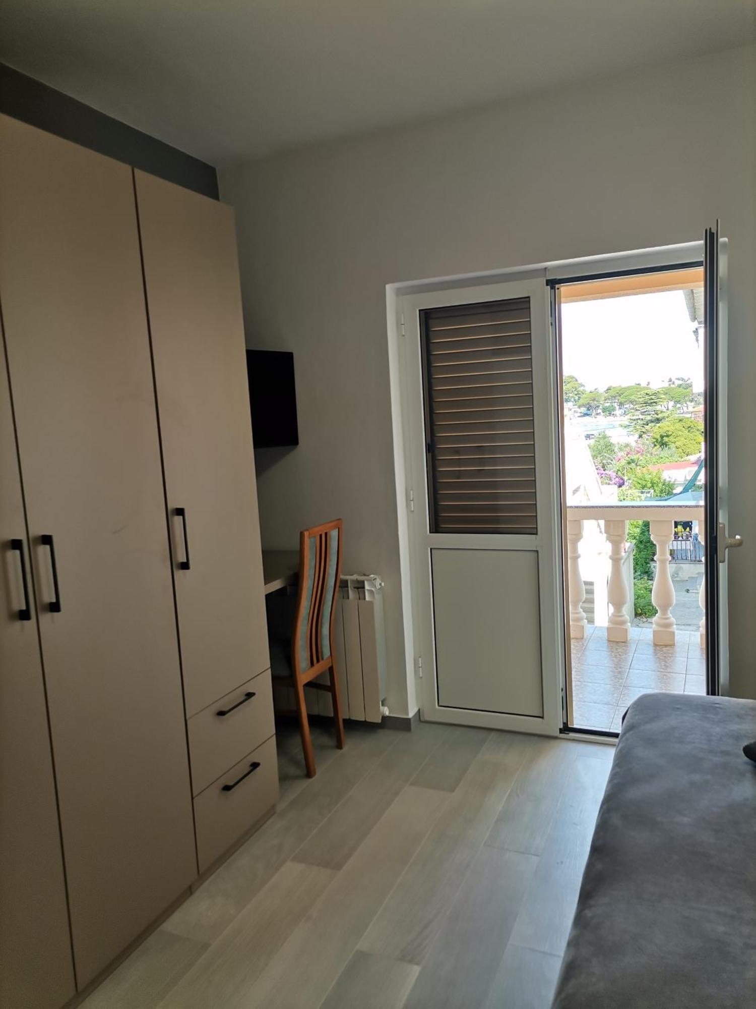 Apartments Vesela Banjol Bilik gambar